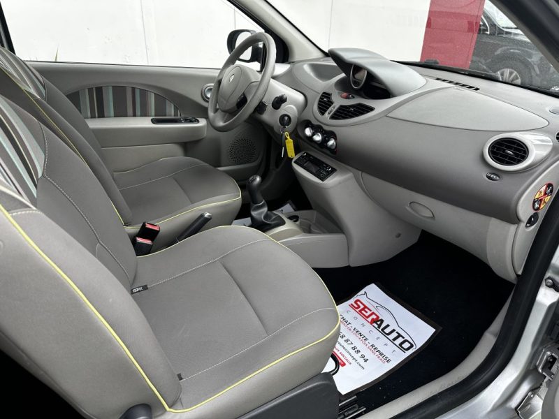 RENAULT TWINGO II 2013