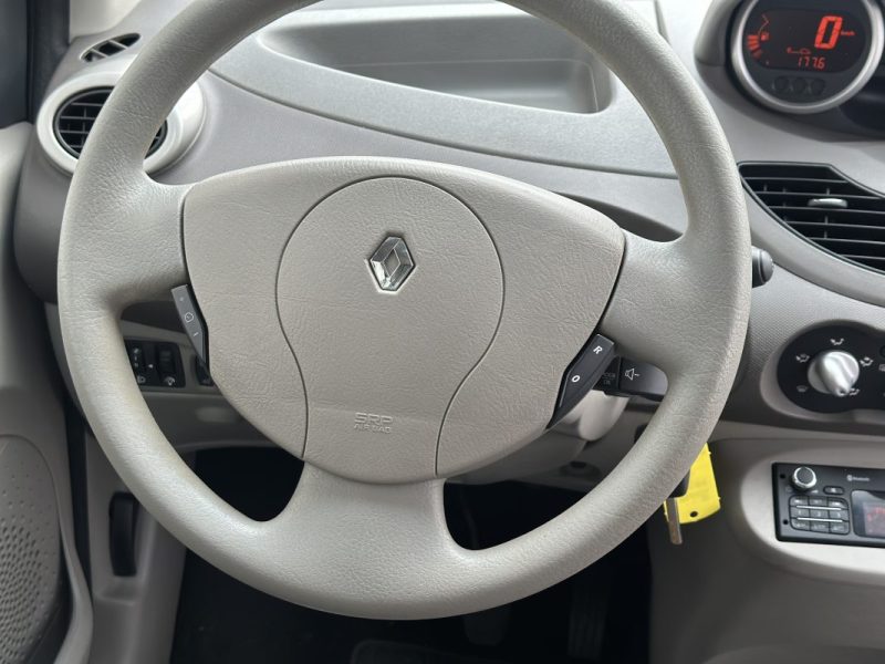 RENAULT TWINGO II 2013