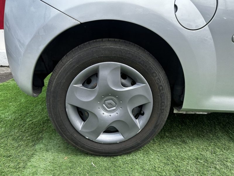 RENAULT TWINGO II 2013