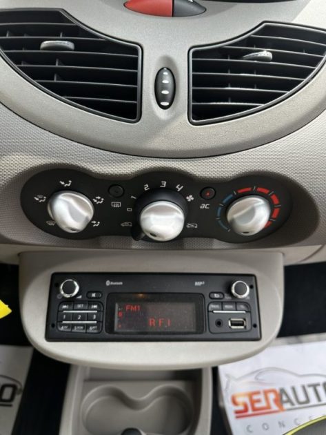 RENAULT TWINGO II 2013