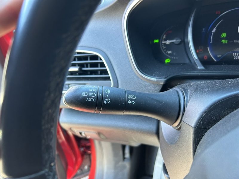 RENAULT MEGANE IV BERLINE TCe 130 Energy Intens