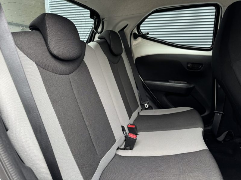 TOYOTA AYGO 1.0 VVT-i x-play