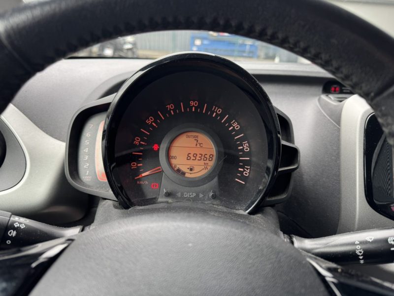 TOYOTA AYGO 1.0 VVT-i x-play