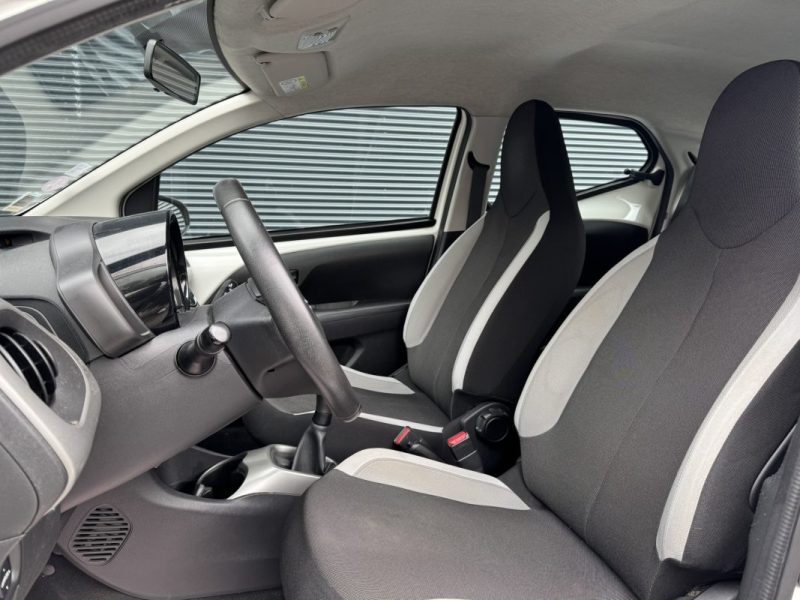 TOYOTA AYGO 1.0 VVT-i x-play