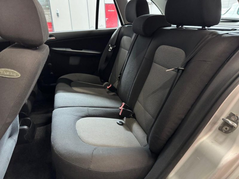 SKODA FABIA COMBI 1.2i 65 Confort  1.2i 65 Confort 