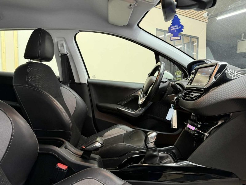 PEUGEOT 2008 2017