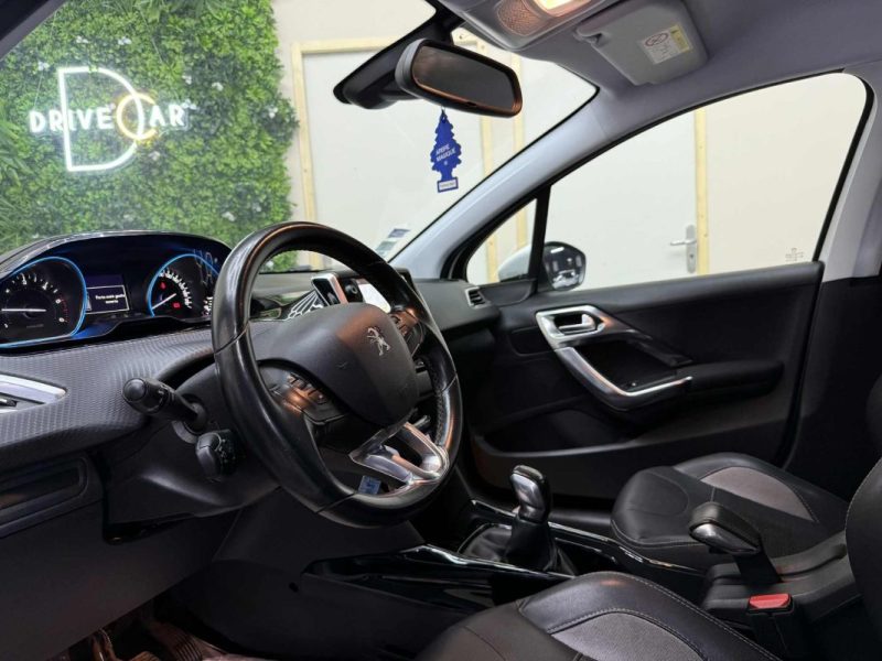 PEUGEOT 2008 2017