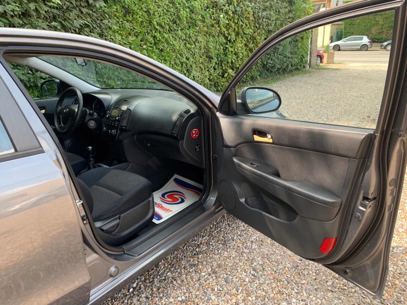 HYUNDAI I 30 2008 1.6 CRDI