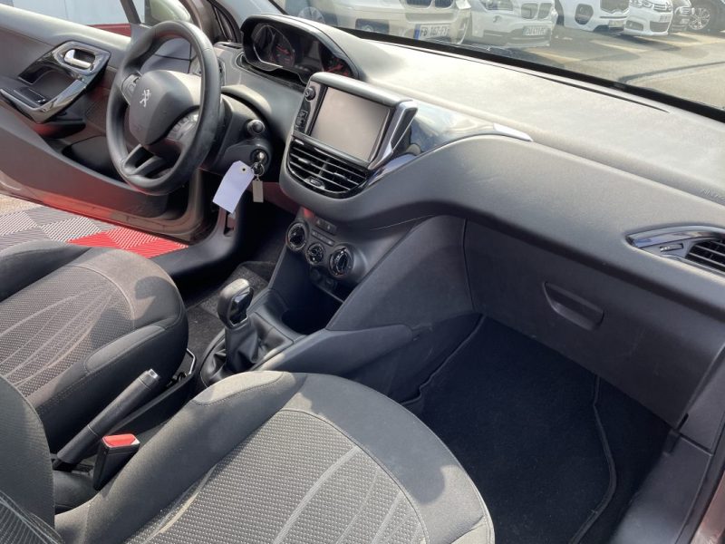 PEUGEOT 208 2014
