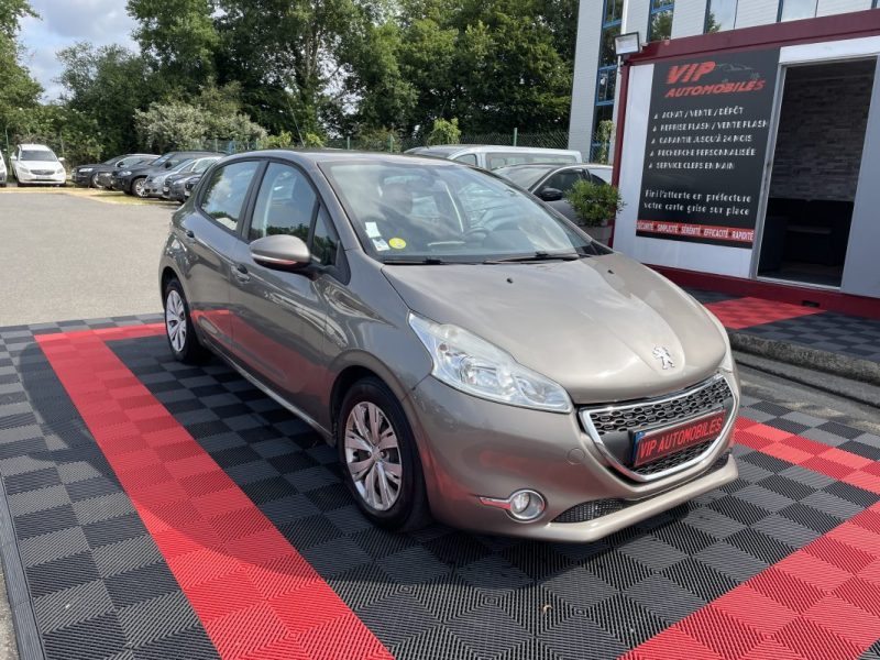 PEUGEOT 208 2014