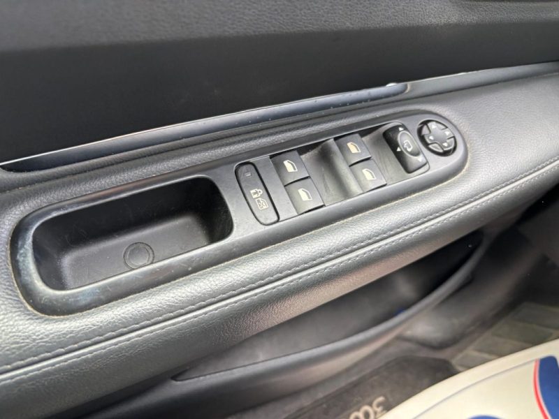 PEUGEOT 3008 1.6 THP 156cv FELINE - Suivi d'entretien complet Peugeot