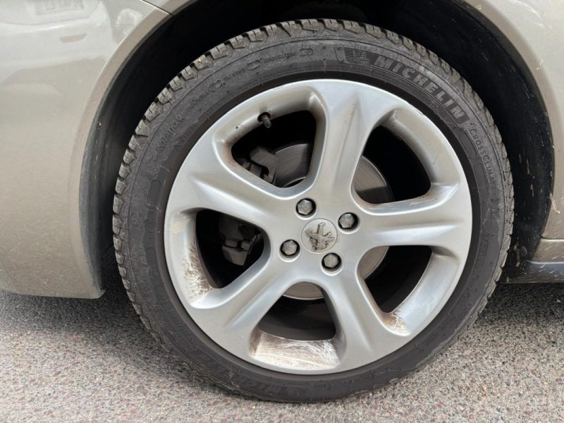 PEUGEOT 3008 1.6 THP 156cv FELINE - Suivi d'entretien complet Peugeot