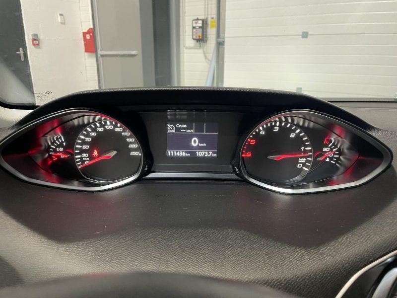 PEUGEOT 308 1.5 BlueHDI 130 STYLE BVM 6 / Apple Carplay 