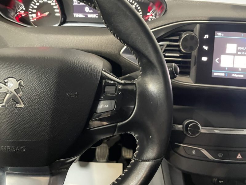 PEUGEOT 308 1.5 BlueHDI 130 STYLE BVM 6 / Apple Carplay 
