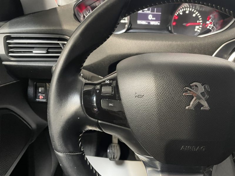 PEUGEOT 308 1.5 BlueHDI 130 STYLE BVM 6 / Apple Carplay 