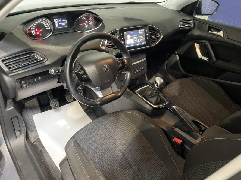 PEUGEOT 308 1.5 BlueHDI 130 STYLE BVM 6 / Apple Carplay 