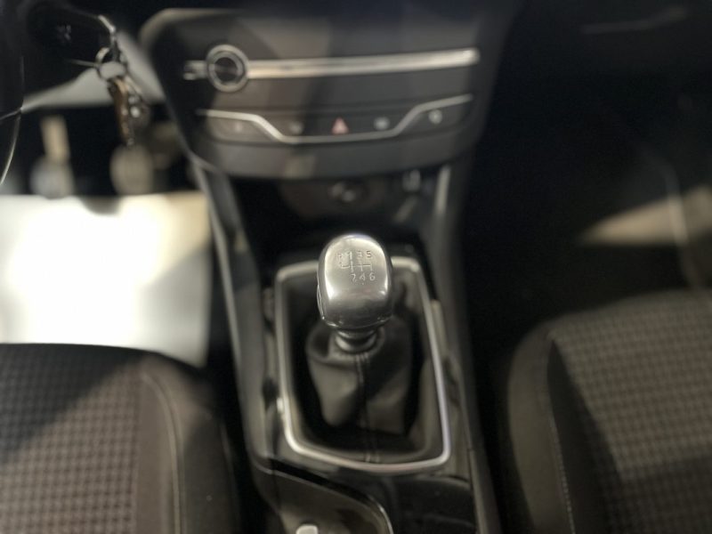 PEUGEOT 308 1.5 BlueHDI 130 STYLE BVM 6 / Apple Carplay 