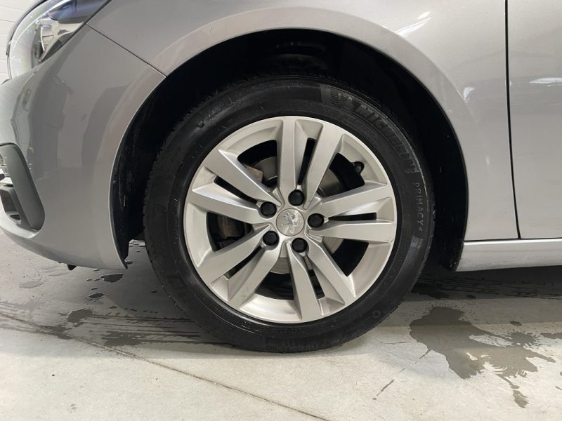 PEUGEOT 308 1.5 BlueHDI 130 STYLE BVM 6 / Apple Carplay 