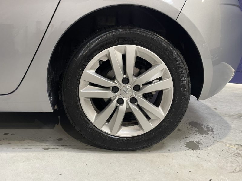 PEUGEOT 308 1.5 BlueHDI 130 STYLE BVM 6 / Apple Carplay 