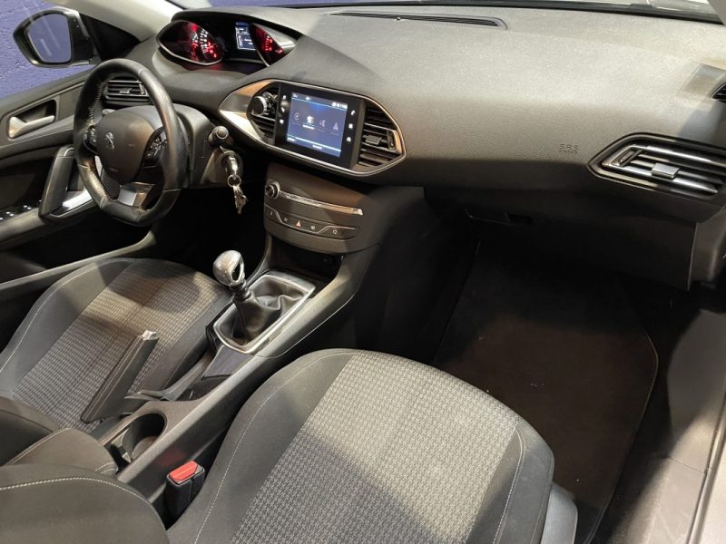 PEUGEOT 308 1.5 BlueHDI 130 STYLE BVM 6 / Apple Carplay 