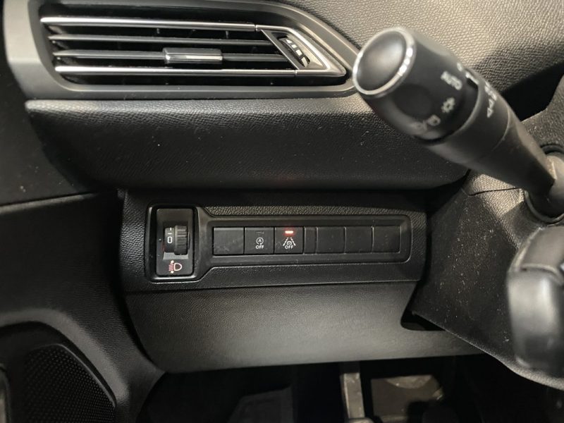 PEUGEOT 308 1.5 BlueHDI 130 STYLE BVM 6 / Apple Carplay 