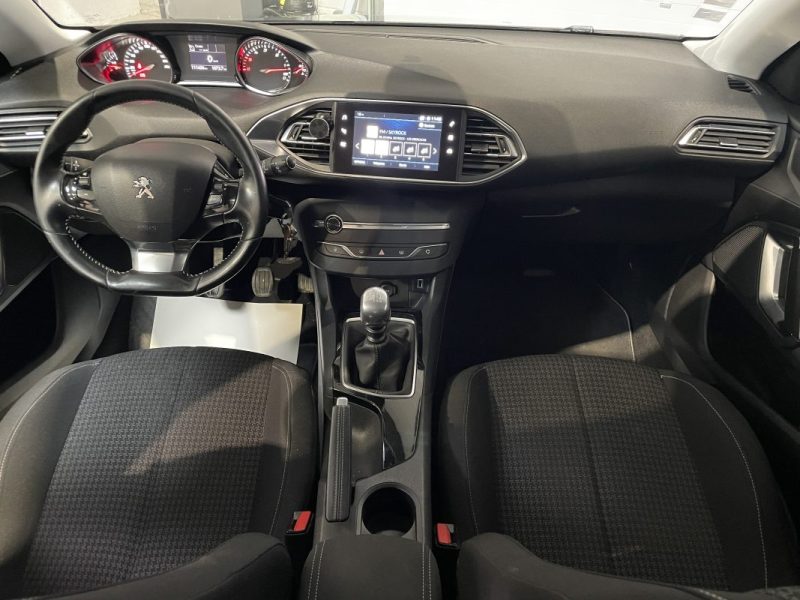 PEUGEOT 308 1.5 BlueHDI 130 STYLE BVM 6 / Apple Carplay 