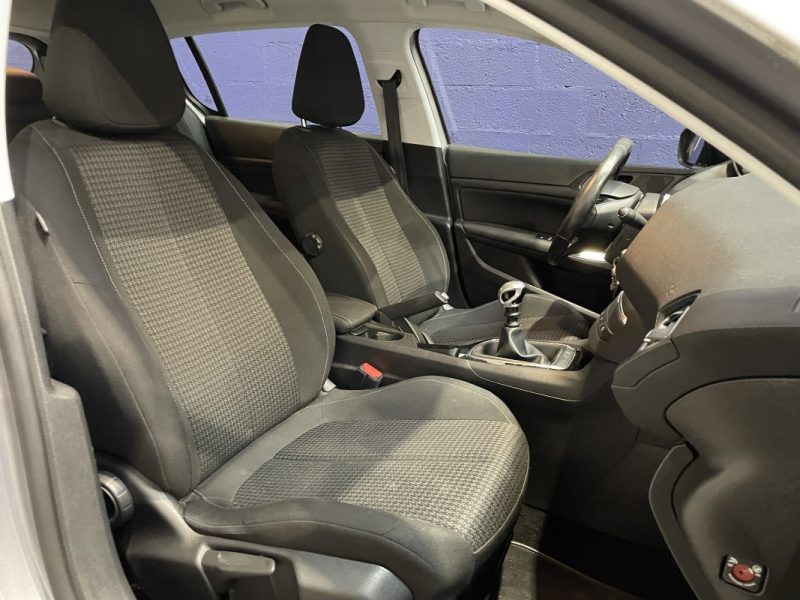 PEUGEOT 308 1.5 BlueHDI 130 STYLE BVM 6 / Apple Carplay 