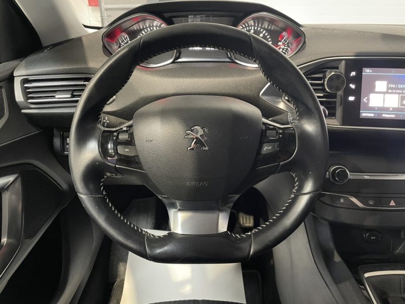 PEUGEOT 308 1.5 BlueHDI 130 STYLE BVM 6 / Apple Carplay 