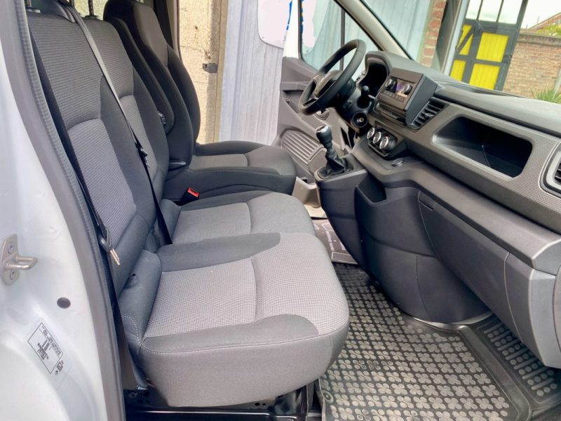 RENAULT TRAFIC 2022