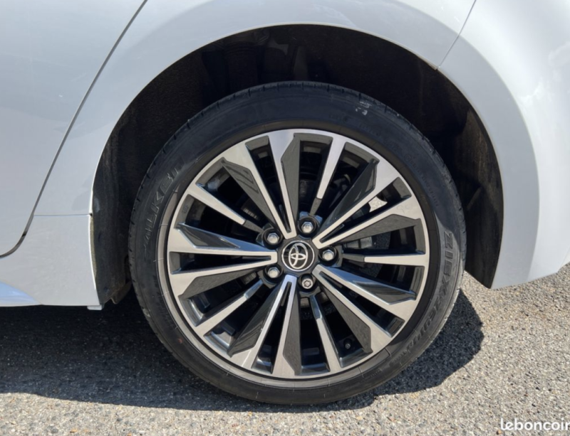 TOYOTA COROLLA SPORTS HYBRIDE NOUVELLE 140ch Design