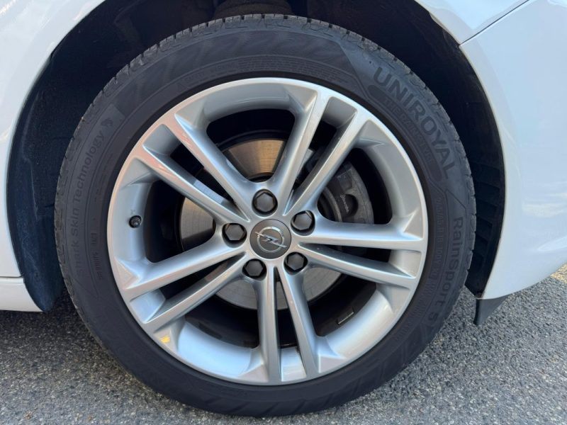 OPEL INSIGNIA 2.0 CDTI 4x4 195 ch COSMO PACK - Distribution Ok