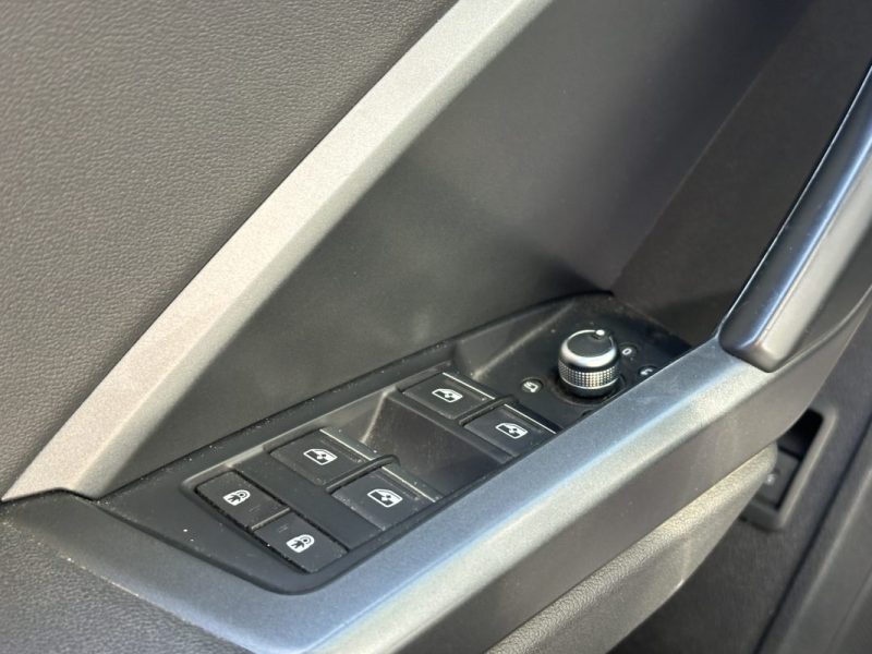 AUDI Q3 1.5 35-TFSI -150ch S-Line  TOIT PANORAMIQUE OUVRANT / CAMERA DE RECUL SIEGES CHAUFFANTS