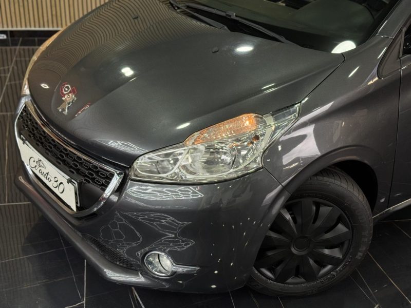 PEUGEOT 208 2012