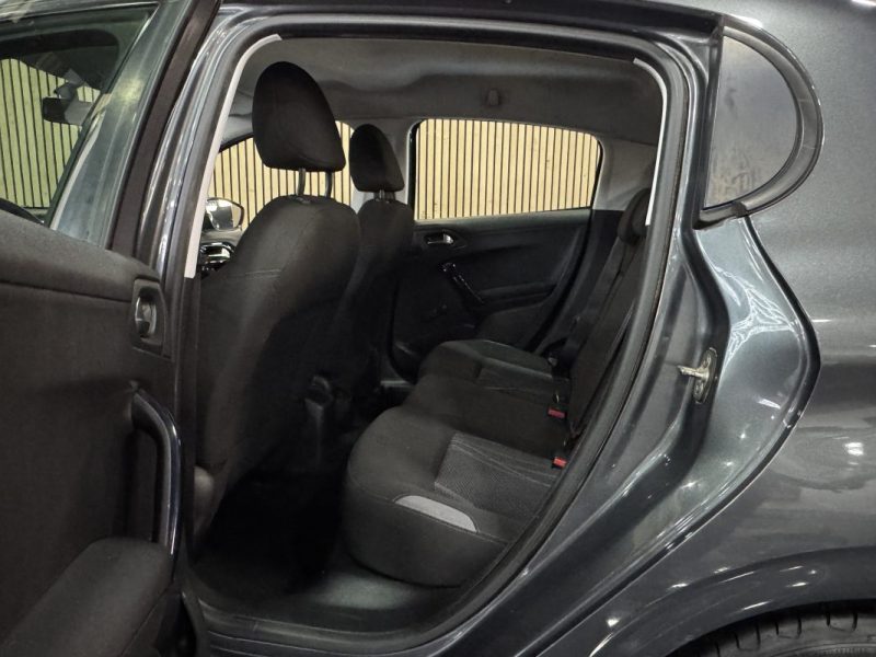 PEUGEOT 208 2012