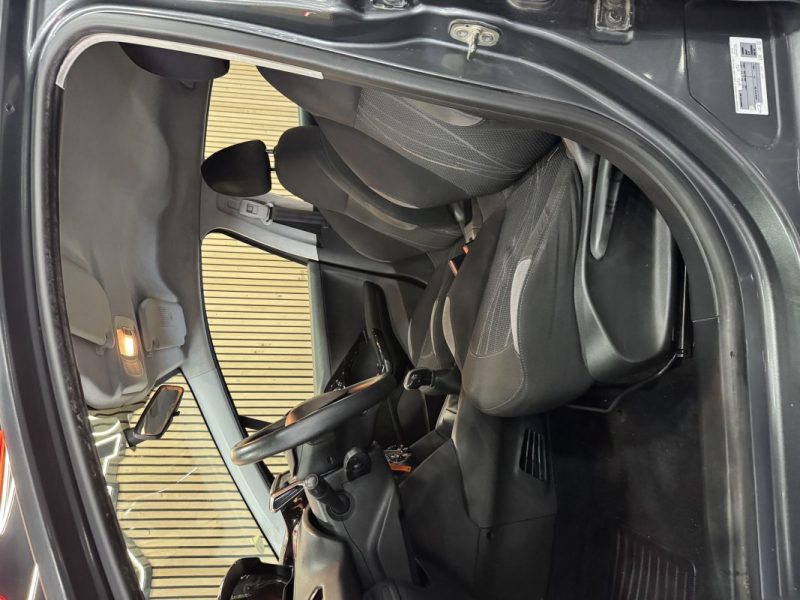 PEUGEOT 208 2012