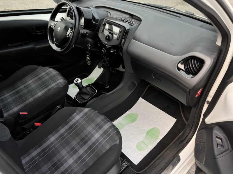 PEUGEOT 108 STYLE 1.0 VTI 72 Cv PREMIERE MAIN 15 700 Kms 5 PORTES CRIT AIR 1 - GARANTIE 1 AN