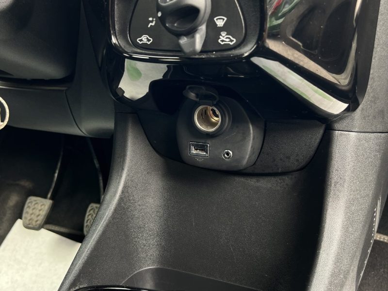 PEUGEOT 108 STYLE 1.0 VTI 72 Cv PREMIERE MAIN 15 700 Kms 5 PORTES CRIT AIR 1 - GARANTIE 1 AN