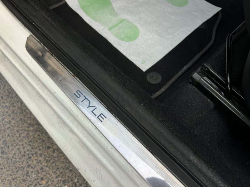 PEUGEOT 108 STYLE 1.0 VTI 72 Cv PREMIERE MAIN 15 700 Kms 5 PORTES CRIT AIR 1 - GARANTIE 1 AN