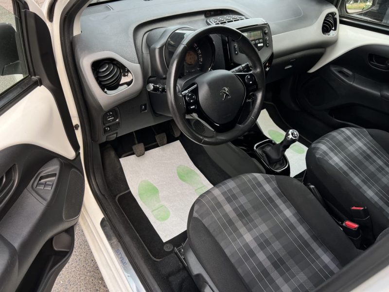 PEUGEOT 108 STYLE 1.0 VTI 72 Cv PREMIERE MAIN 15 700 Kms 5 PORTES CRIT AIR 1 - GARANTIE 1 AN