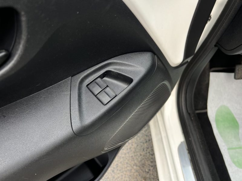 PEUGEOT 108 STYLE 1.0 VTI 72 Cv PREMIERE MAIN 15 700 Kms 5 PORTES CRIT AIR 1 - GARANTIE 1 AN