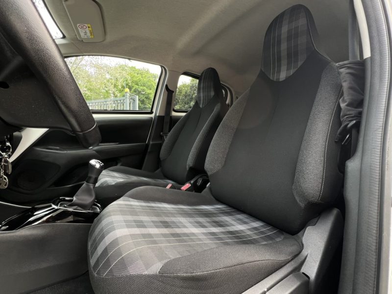 PEUGEOT 108 STYLE 1.0 VTI 72 Cv PREMIERE MAIN 15 700 Kms 5 PORTES CRIT AIR 1 - GARANTIE 1 AN