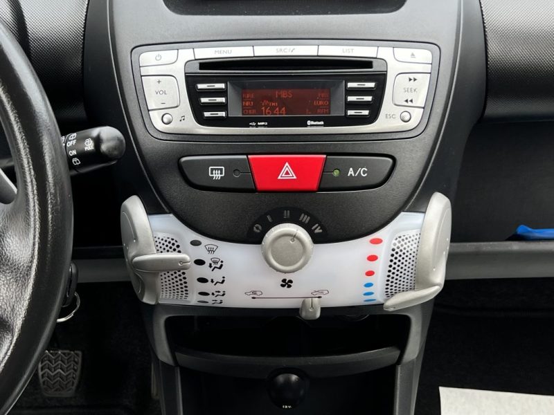 PEUGEOT 107 PHASE 3 1.0 68 Cv BOITE AUTOMATIQUE 5 PORTES CRIT AIR 1 - GARANTIE 1 AN