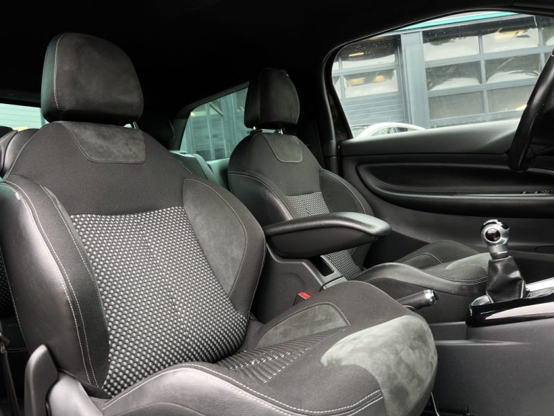 CITROEN DS3 SPORT CHIC 1.6 VTI 120 Cv ECRAN GPS BLUETOOTH FEUX LEDS CRIT AIR 1 - GARANTIE 1 AN