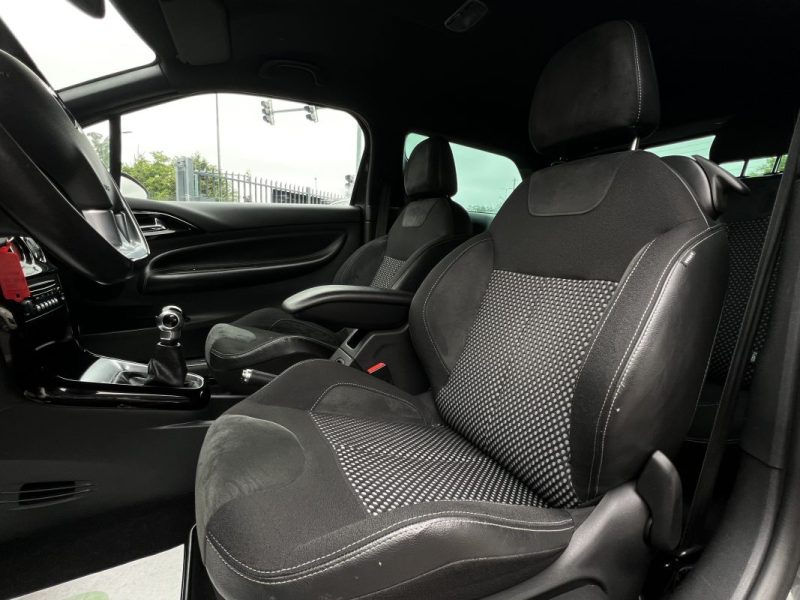 CITROEN DS3 SPORT CHIC 1.6 VTI 120 Cv ECRAN GPS BLUETOOTH FEUX LEDS CRIT AIR 1 - GARANTIE 1 AN