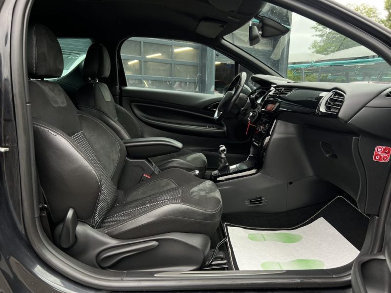 CITROEN DS3 SPORT CHIC 1.6 VTI 120 Cv ECRAN GPS BLUETOOTH FEUX LEDS CRIT AIR 1 - GARANTIE 1 AN