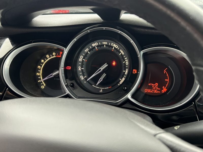 CITROEN DS3 SPORT CHIC 1.6 VTI 120 Cv ECRAN GPS BLUETOOTH FEUX LEDS CRIT AIR 1 - GARANTIE 1 AN