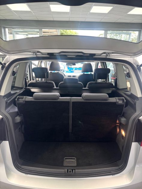 VOLKSWAGEN TOURAN 2012