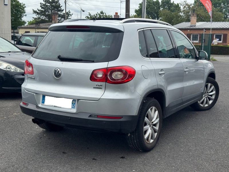 VOLKSWAGEN TIGUAN 2011