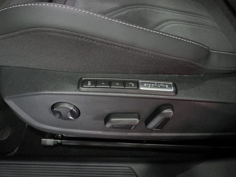 VOLKSWAGEN GOLF 2025