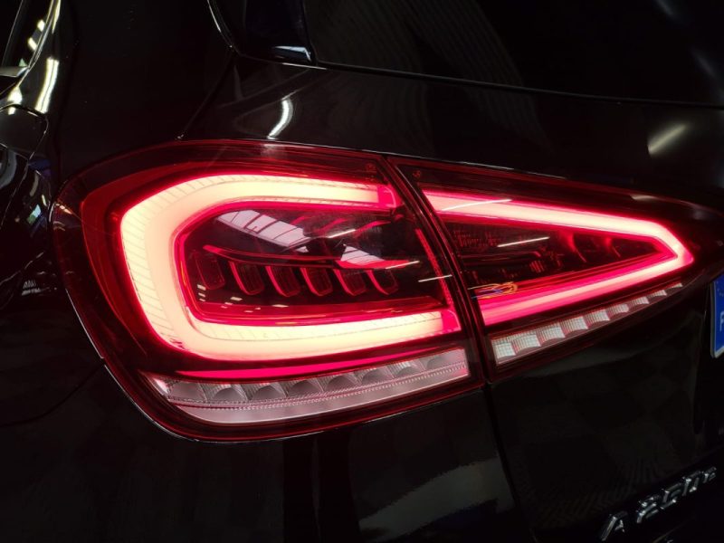 MERCEDES CLASSE A 250E  AMG LINE / TOIT OUVRANT / ECLAIRAGE AMBIANCE / PACK PREMIUM PLUS 